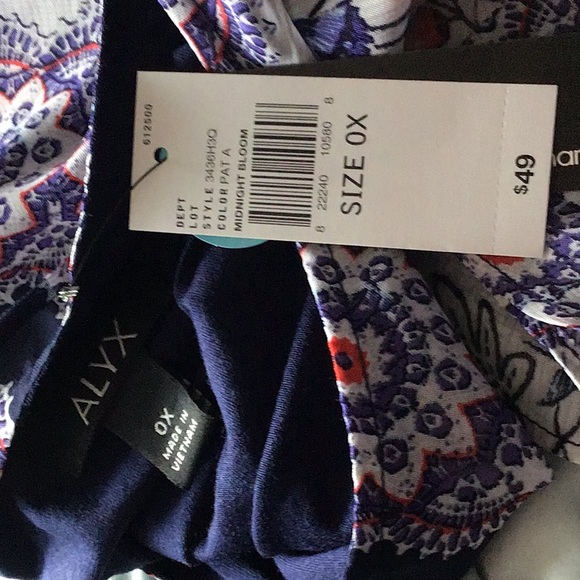 Beautiful Butterfly Blouse - Picture 4 of 4